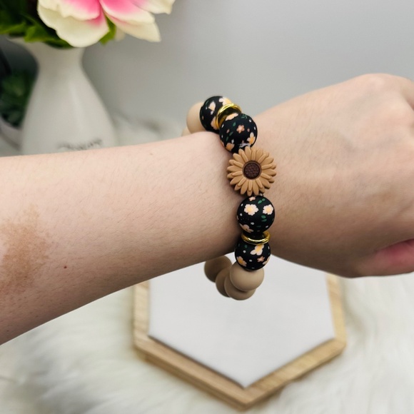 Brown Floral Silicone Beaded Bracelet Keychain - Picture 3 of 5